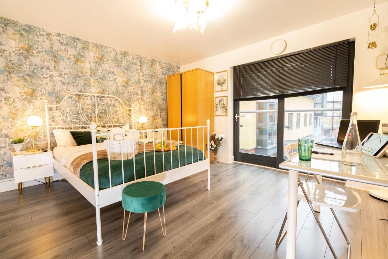 Luxe Place - Netflix & Workspace For 6 Birmingam Exterior foto